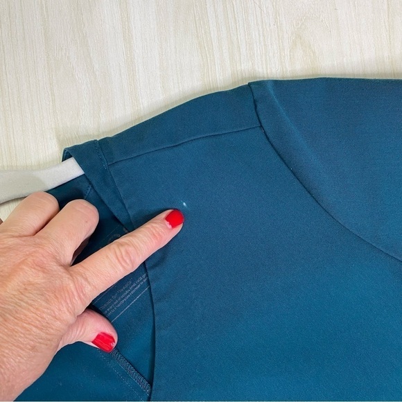 Figs technical collection dark teal scrub short sleeve v-neck top size XS - Picture 2 of 8